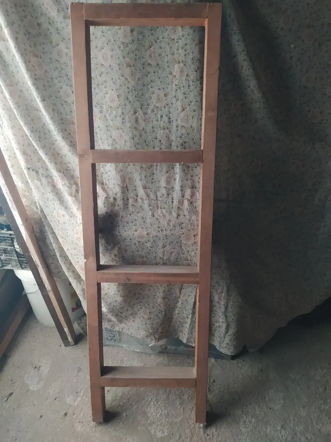 نردبان نراد|تخت و سرویس خواب|رشت, کوی مهر|دیوار