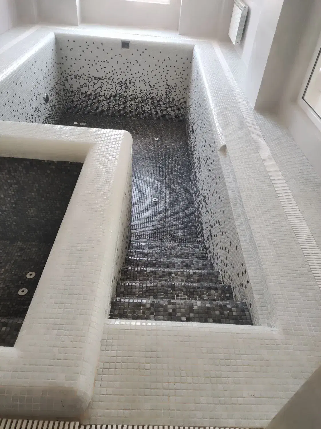 شستشو استخر و حیاط ونظافت‌ منزل|خدمات نظافت|سلمان‌شهر, |دیوار