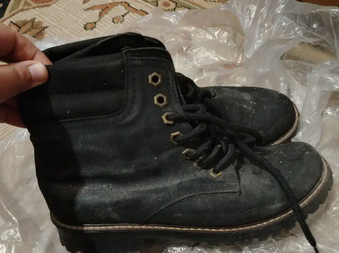 بوت|کیف، کفش، کمربند|شیراز, شیشهگری|دیوار