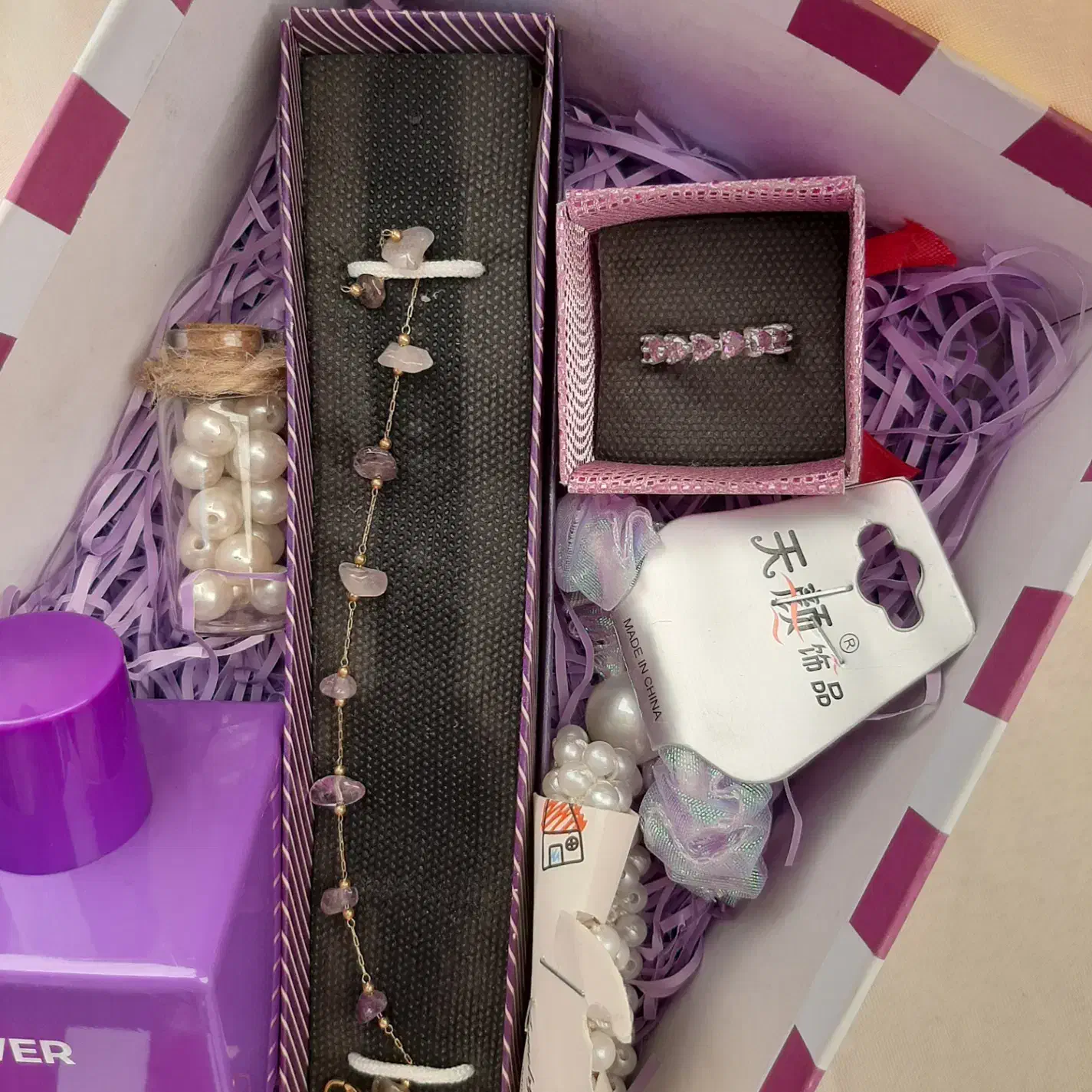 پک هدیه زنانه|بدلیجات|اسلام‌شهر, باغ فیض|دیوار