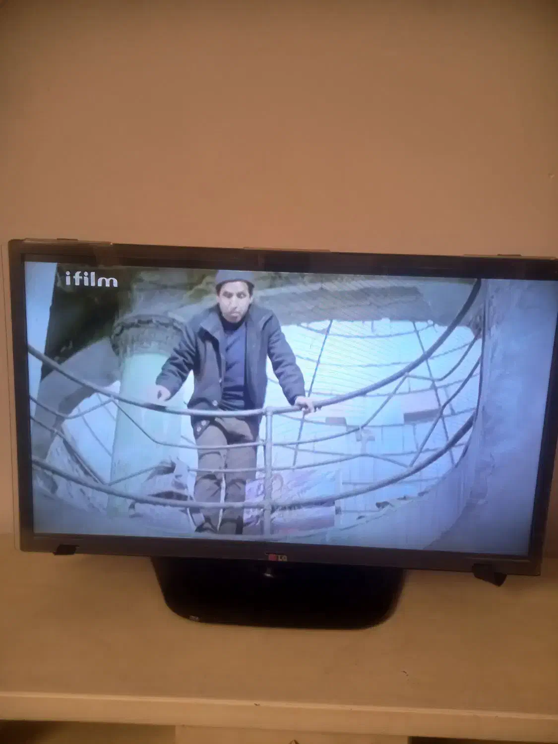 تلویزیون ال ای دی سایز۳۲ال جی|تلویزیون و پروژکتور|جاجرود, |دیوار