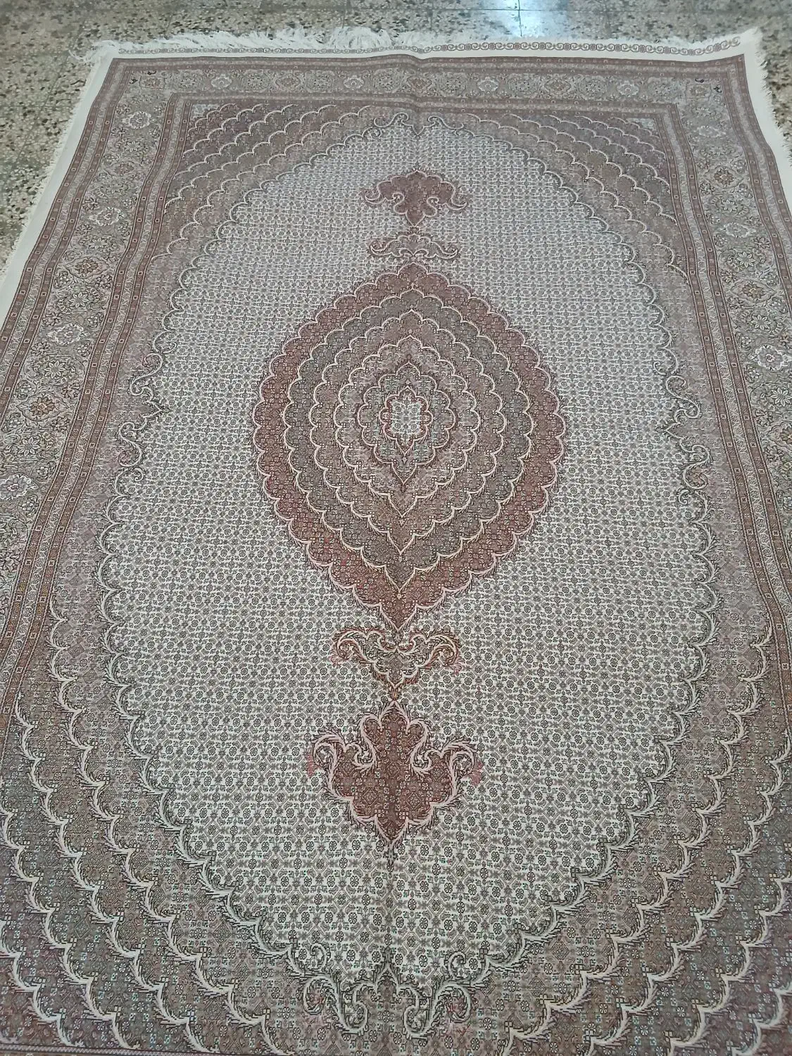 فرش دستبافت (ماهی خوی)|فرش|خوی, |دیوار