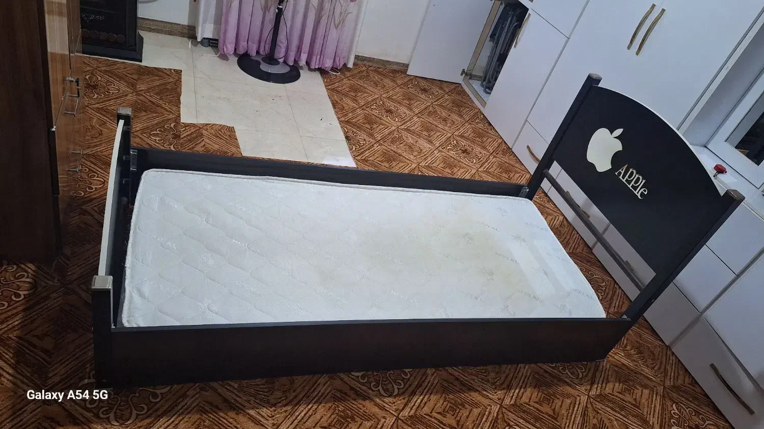 تخت تک نفره همراه با تشک .در حد نو|تخت و سرویس خواب|اسالم, |دیوار