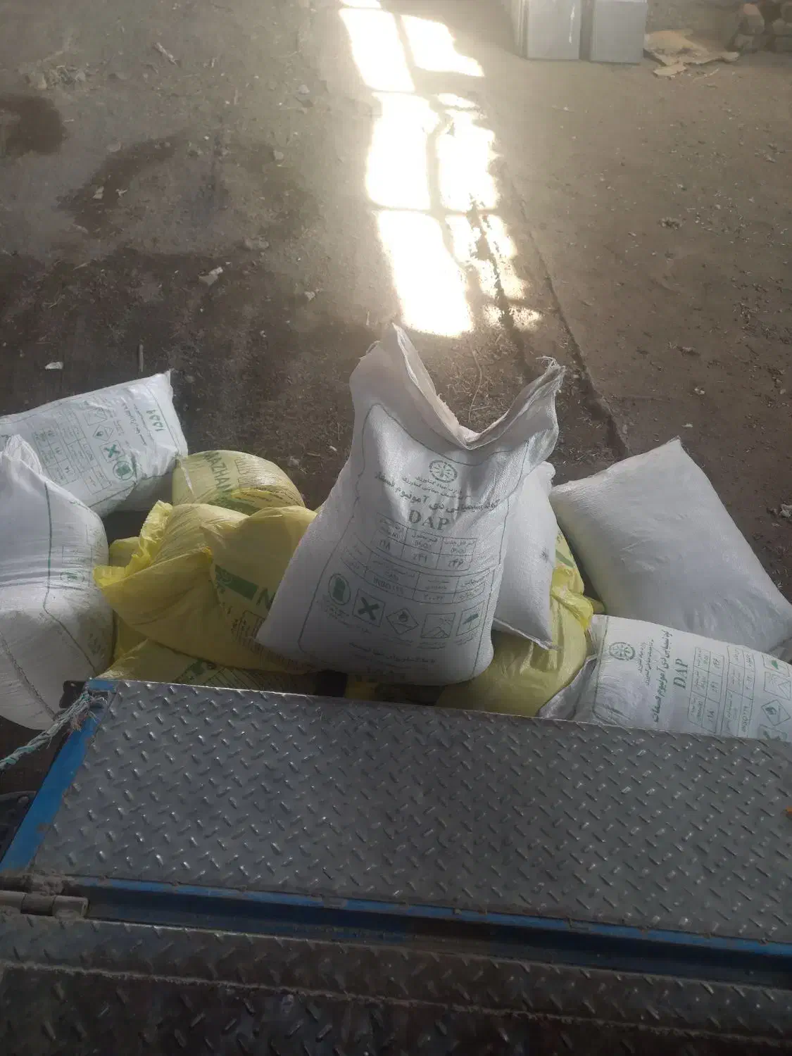 فروش کود تریپل و سفید|خدمات باغبانی و درختکاری|دینور, |دیوار