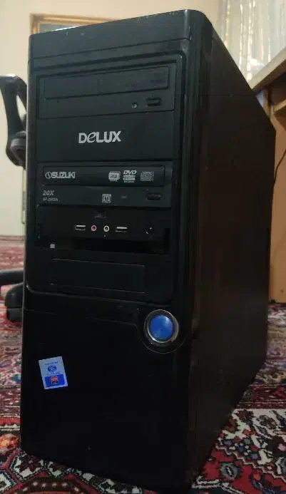 کامپیوتر خانگی|رایانه رومیزی|میانه, |دیوار