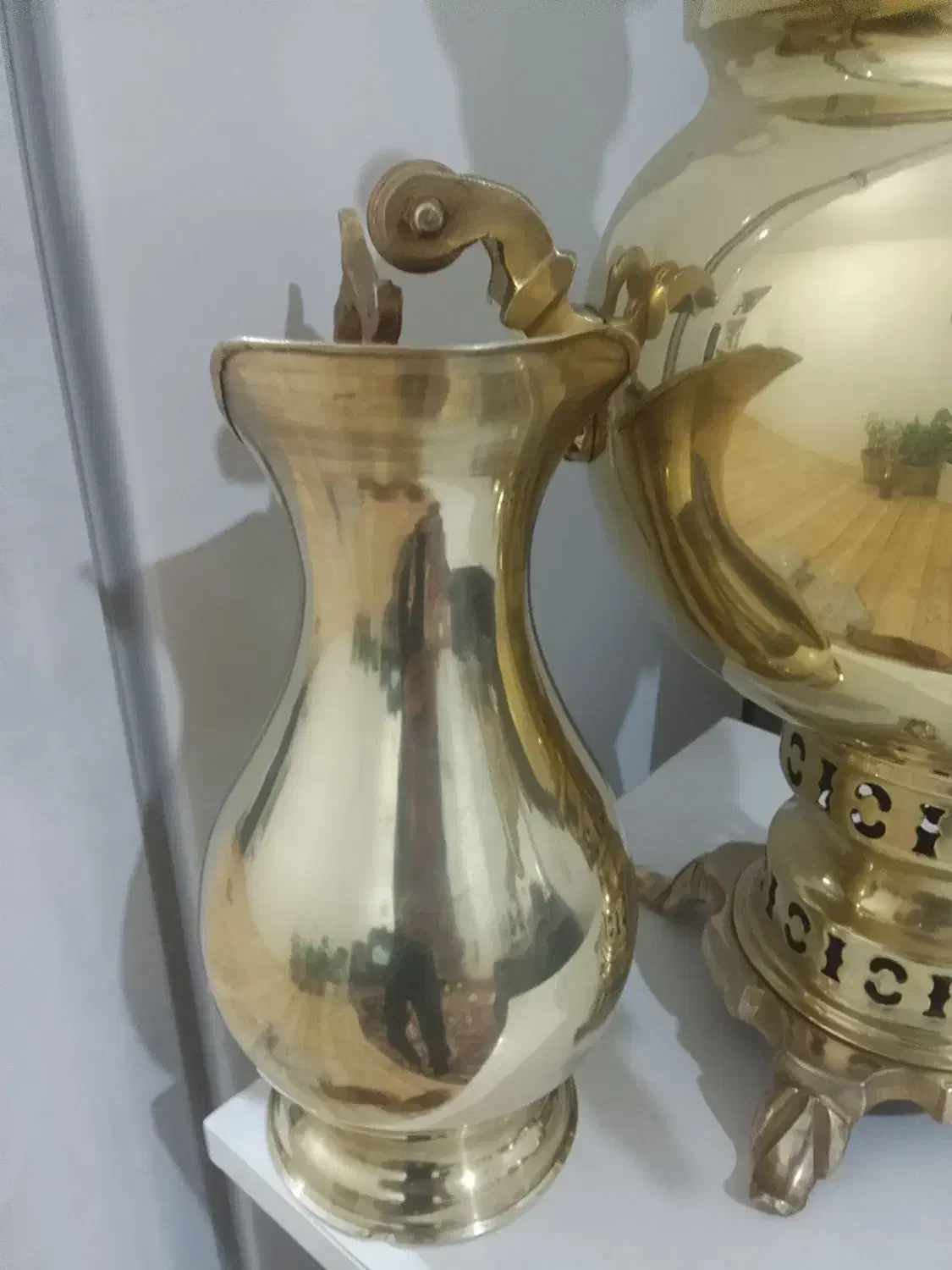 سماور زغالی برنجی|کلکسیون اشیاء عتیقه|عجب شیر, |دیوار