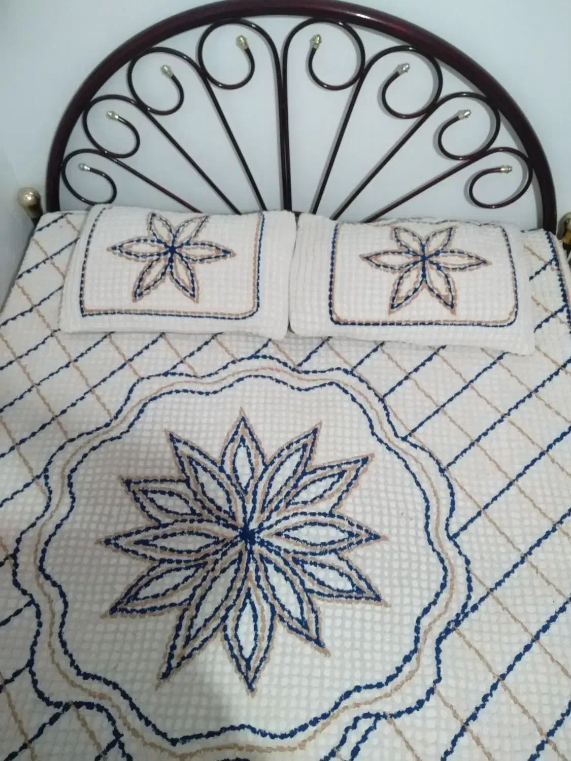 تخت خواب دونفره باتشک|تخت و سرویس خواب|میانه, |دیوار