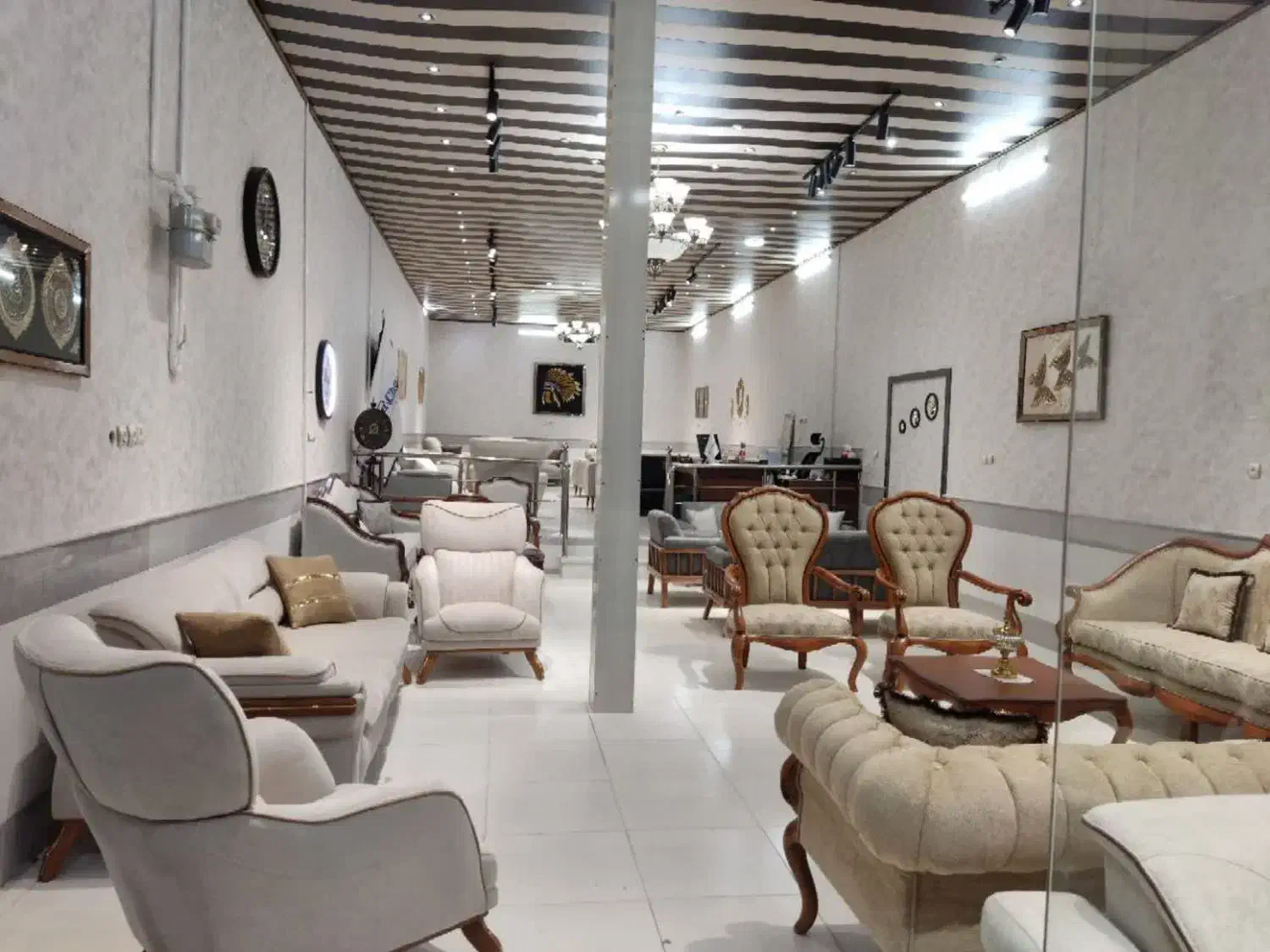 فروش تجاری شیک دو طبقه در بازار مبل کلهری|فروش مغازه و غرفه|قم, کلهری|دیوار