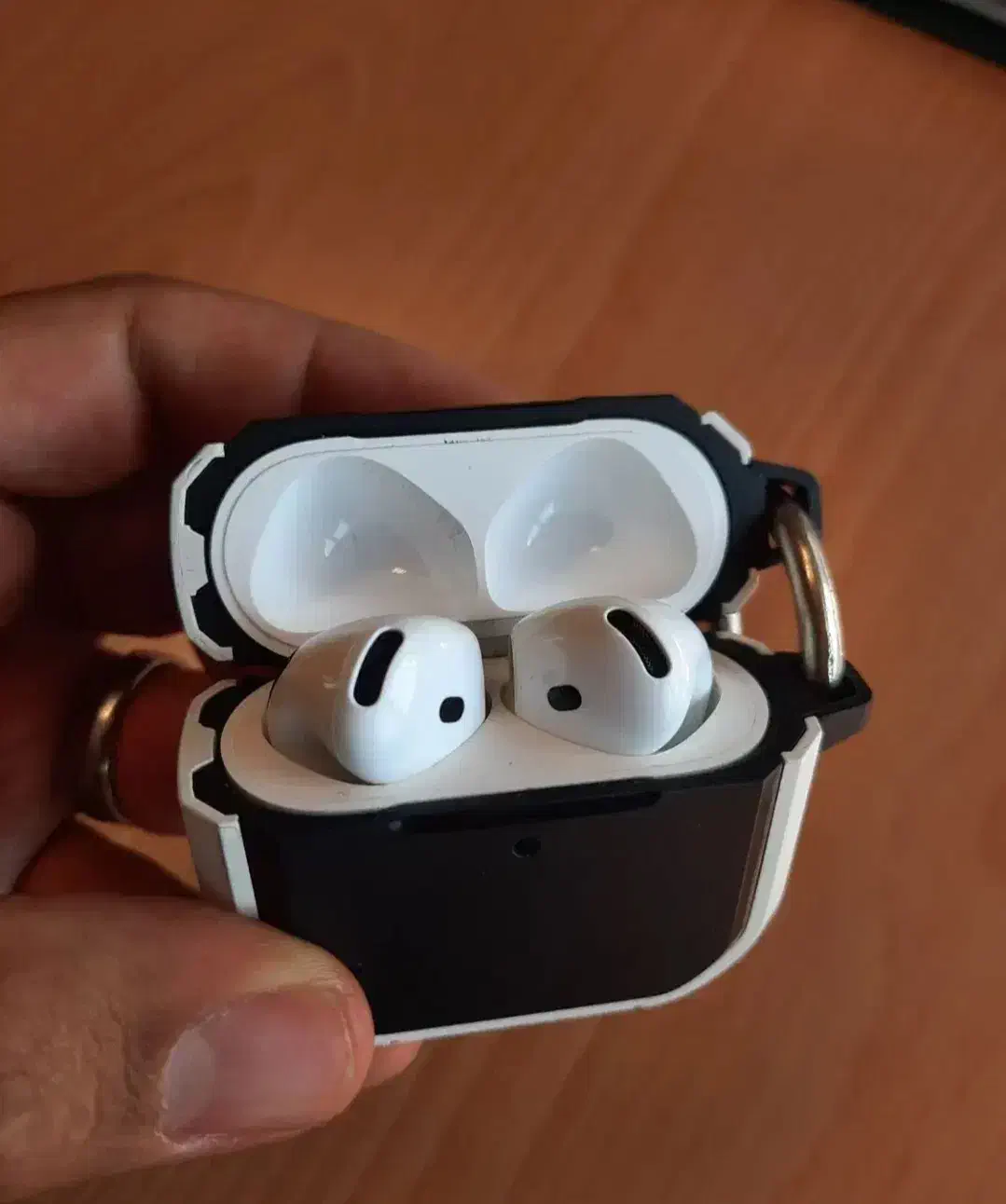 ایرپاد گم کردم|اشیا|پرند, فاز ۳|دیوار