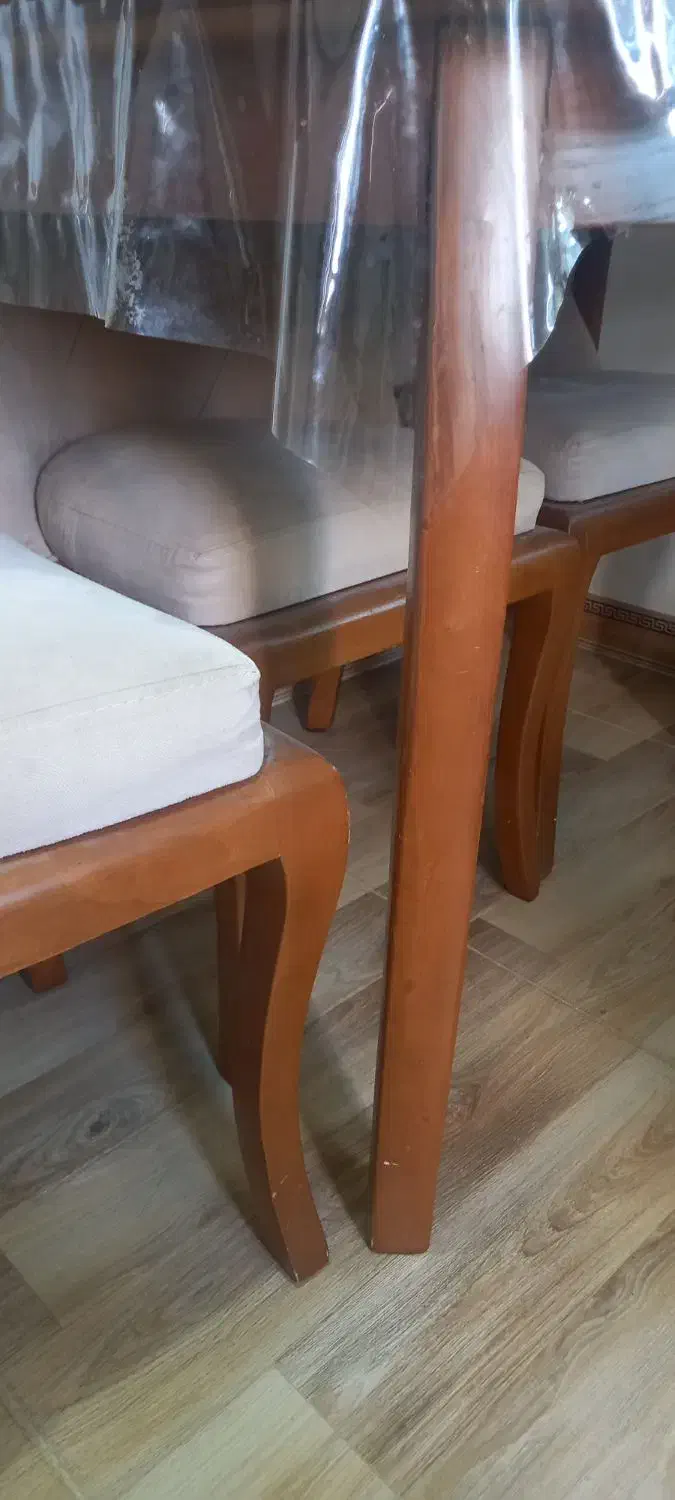 مبل هفت نفره و میز ناهارخوری چهار نفره و فرش|فرش|رشت, معلولین|دیوار