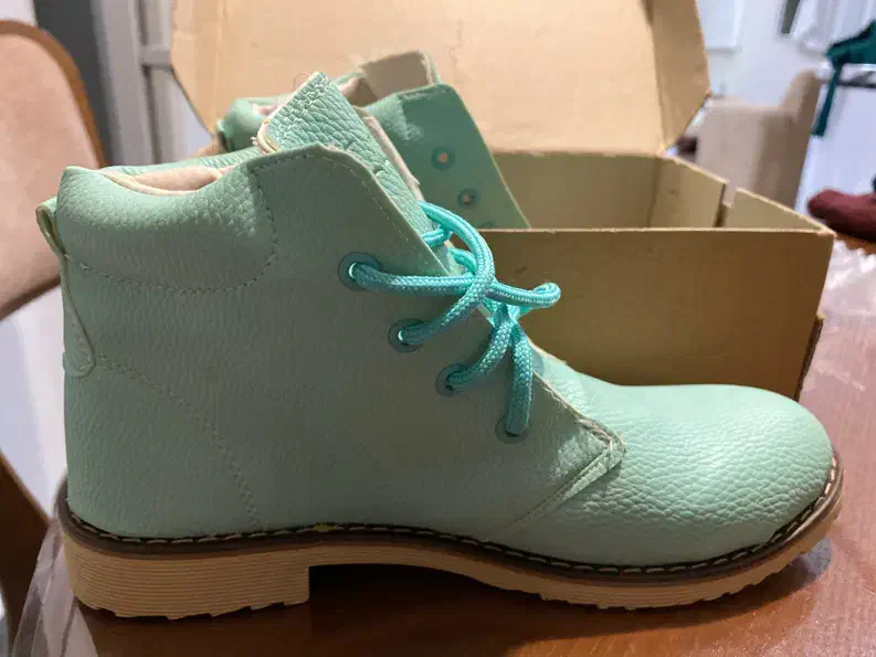 نیم بوت    رنگ سال. تخفیف خوبی داره.|کیف، کفش، کمربند|فردیس, فردیس|دیوار