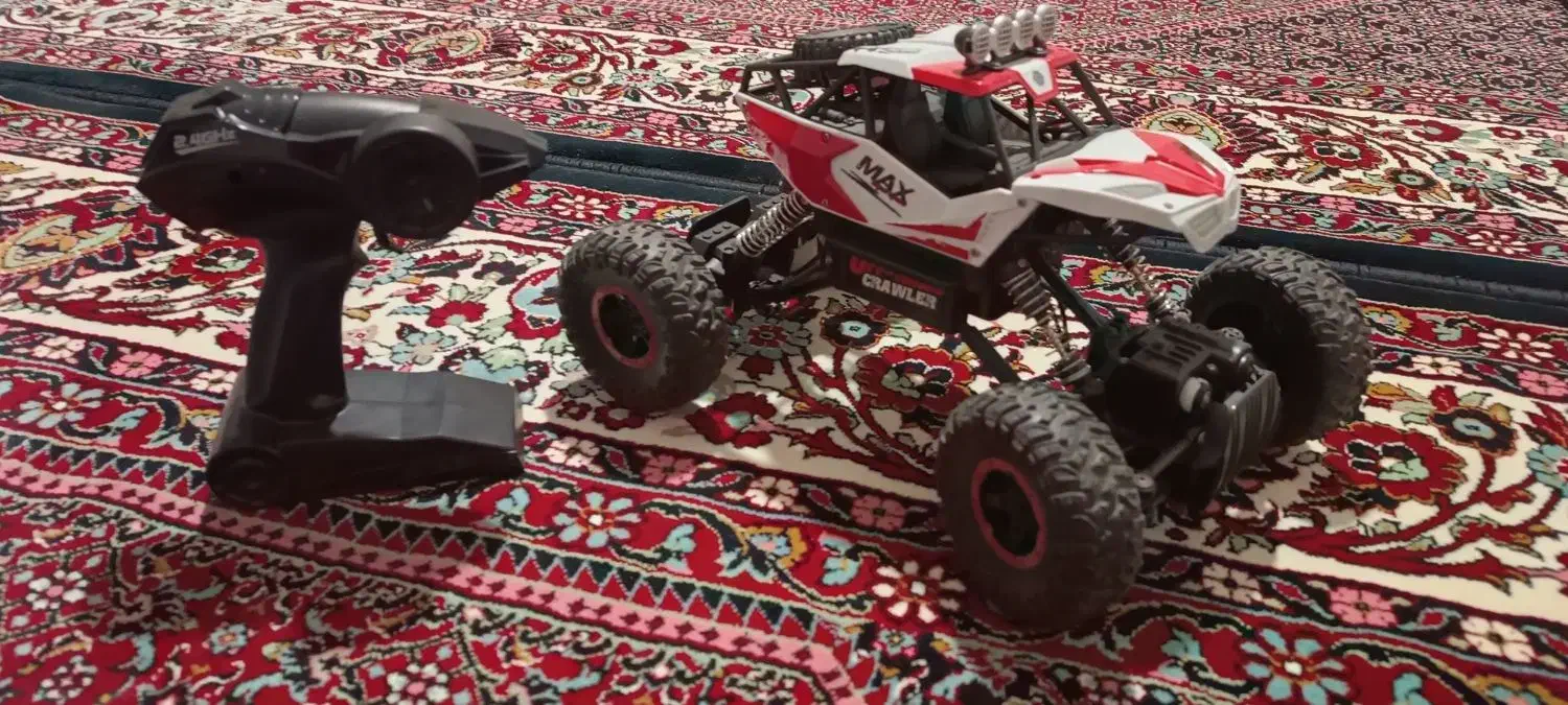 یه عدد ماشین کنترلی آفرود و یک عدد کواد کوپتر|اسباب‌‌بازی|بروجرد, |دیوار