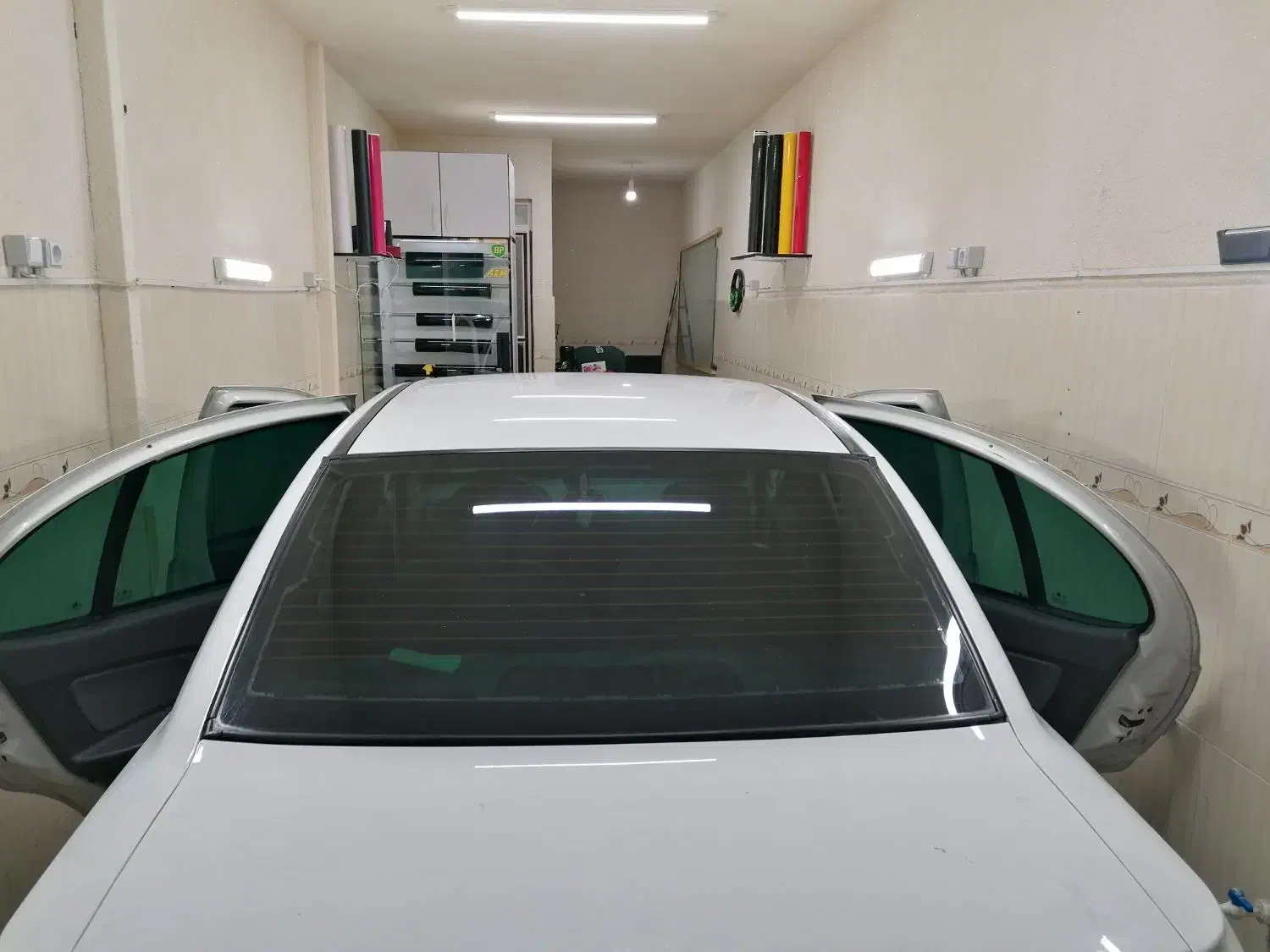 نصب تخصصی شیشه دودی|خدمات موتور و ماشین|رشت, کوی فکوری|دیوار