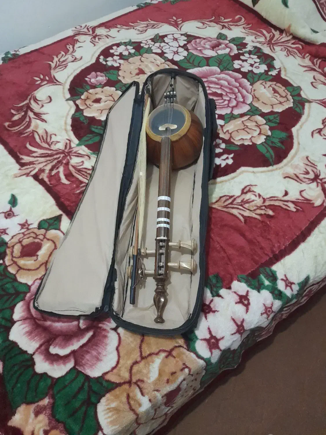 ساز کمانچه|سازهای سنتی|بهنمیر, |دیوار