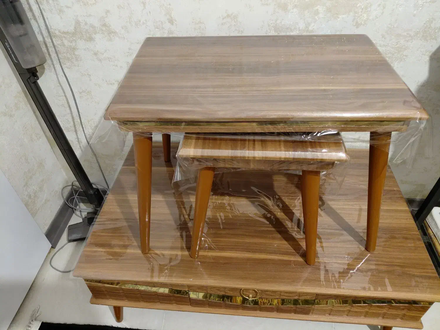 میز جلو مبلی و ۳ عدد گلمیز نو نو بفروش میرسد|مبلمان خانگی و میز عسلی|شیراز, احمدآباد|دیوار