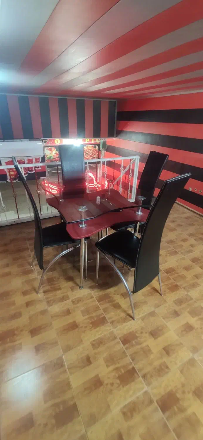 میز ناهار خوری چهار نفره چرم و استیل|میز و صندلی غذاخوری|شهرضا, |دیوار