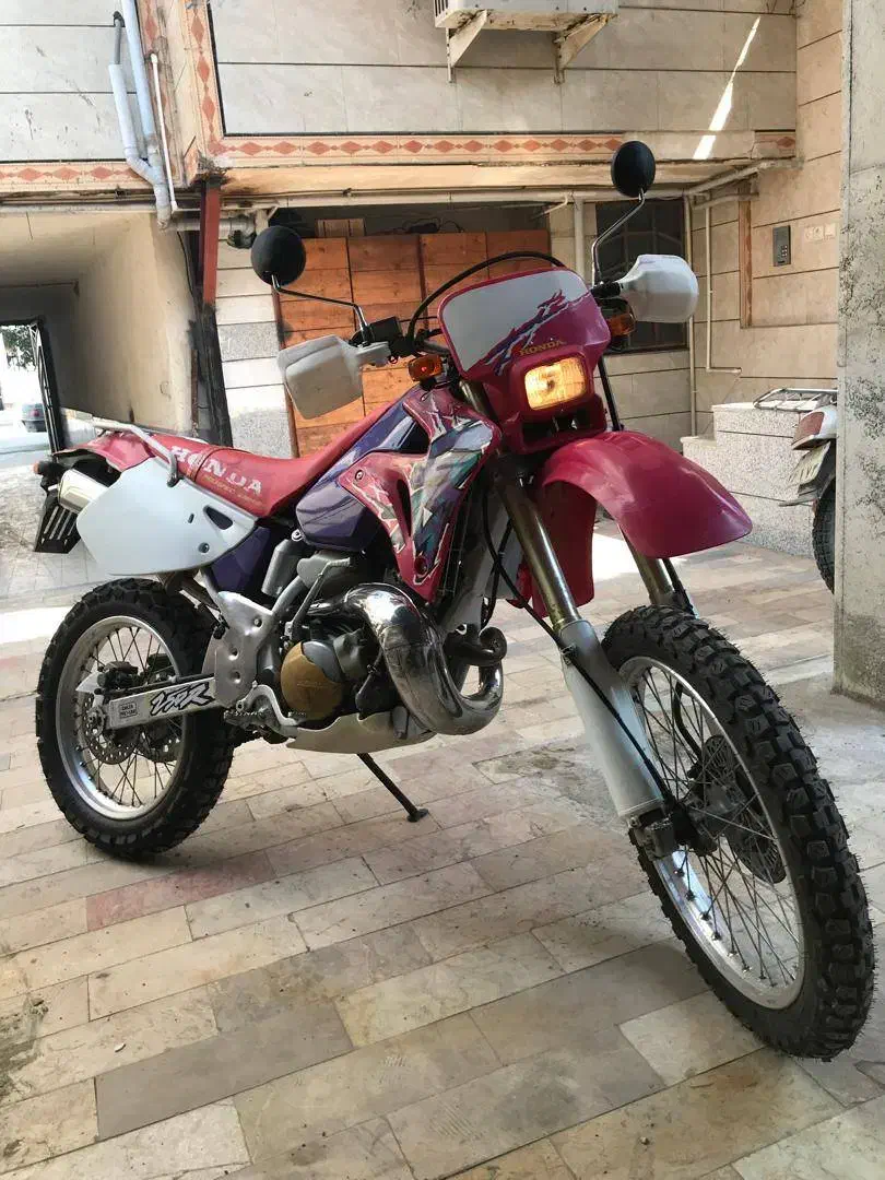 تریل سی ار ام ۲۵۰|موتورسیکلت|گلوگاه, |دیوار