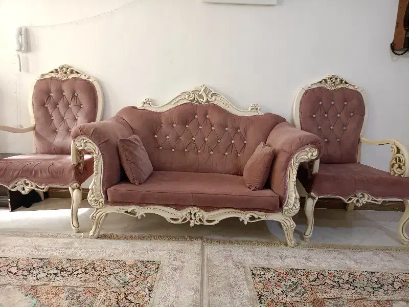 مبل کلاسیک ۷نفره چوب راش به همراه میز وسط|مبلمان خانگی و میز عسلی|بوئین زهرا, |دیوار