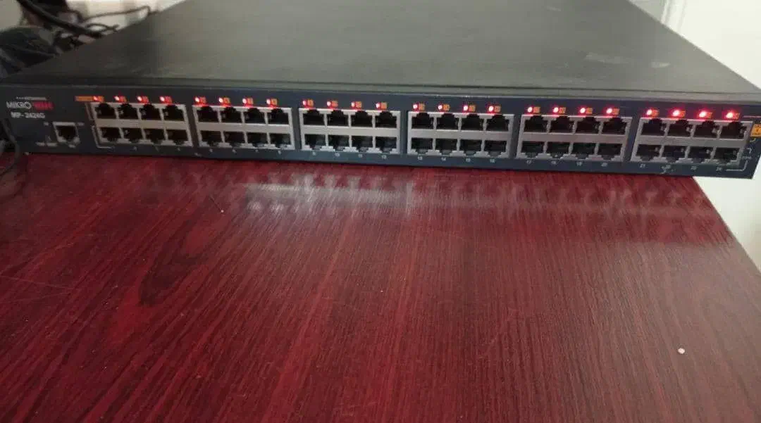 سوئیچ میکروون مدلSwitch MikroWan PoE MP-2424G|مودم و تجهیزات شبکه|تهران, استاد معین|دیوار
