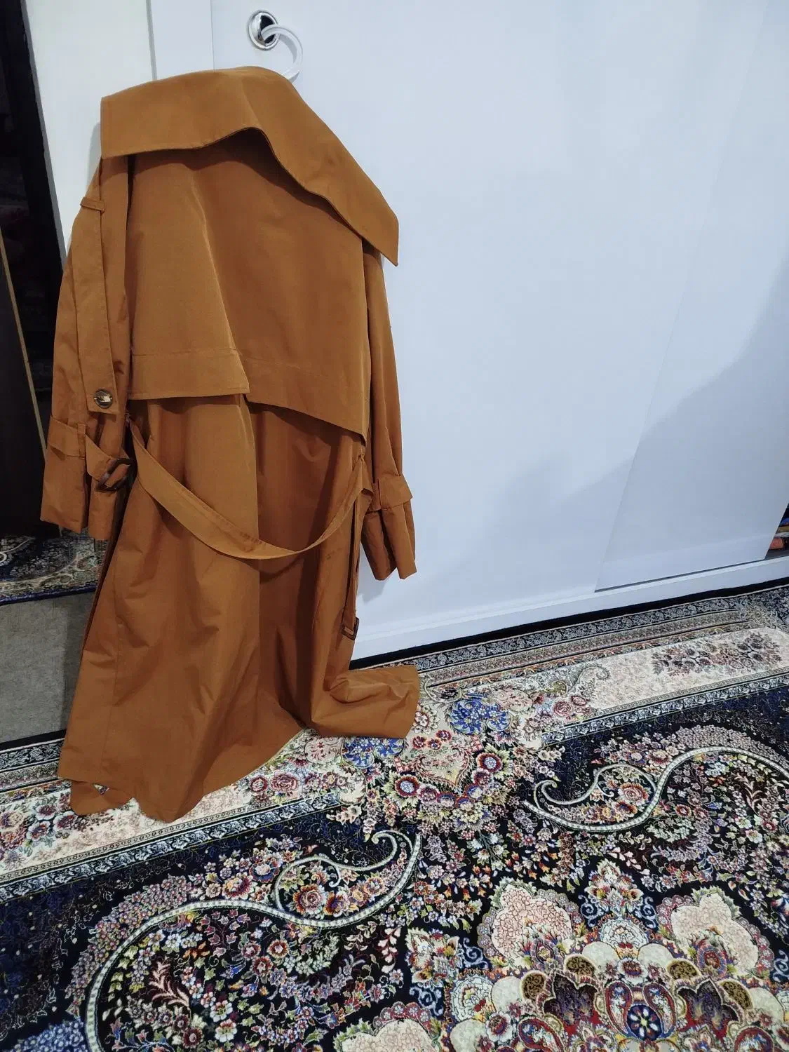 بارانی سایز.44تا48اندازه میشه|لباس|سلماس, |دیوار