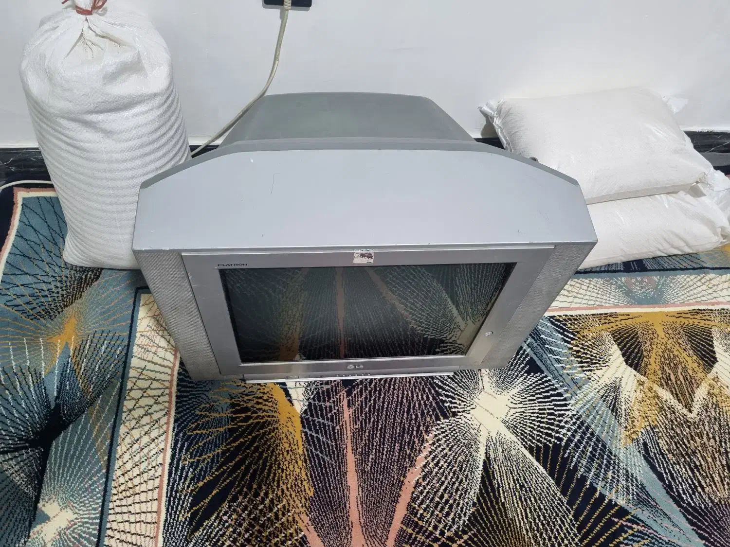 تلویزیون|تلویزیون و پروژکتور|چهارباغ, |دیوار