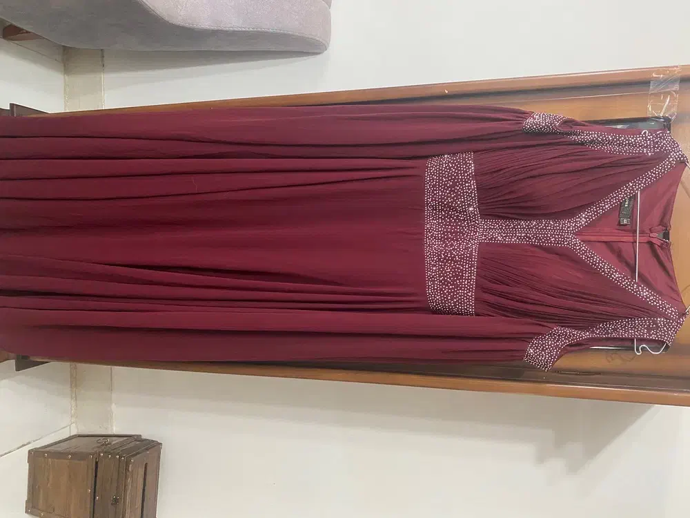 لباس مجلسی وکیف|لباس|قائن, |دیوار