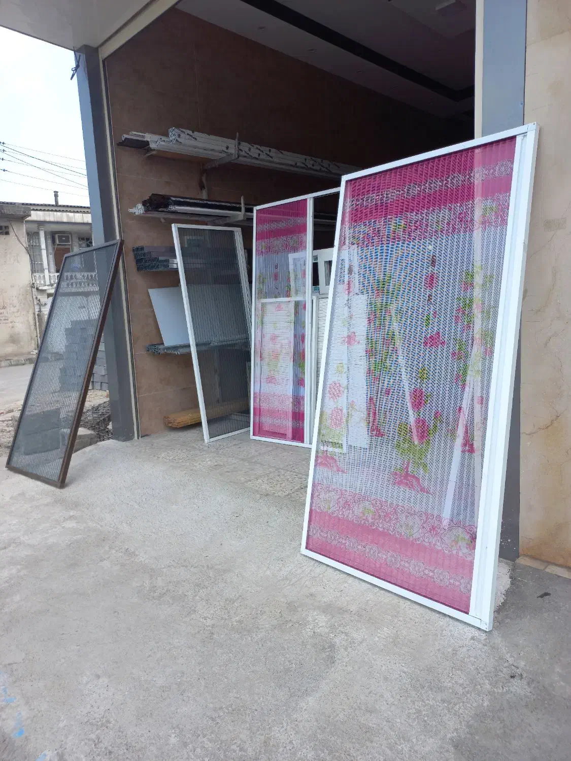 تولید و نصب انواع توری پلیسه رنگی و آلومینیومی|خدمات پیشه و مهارت|آمل, |دیوار