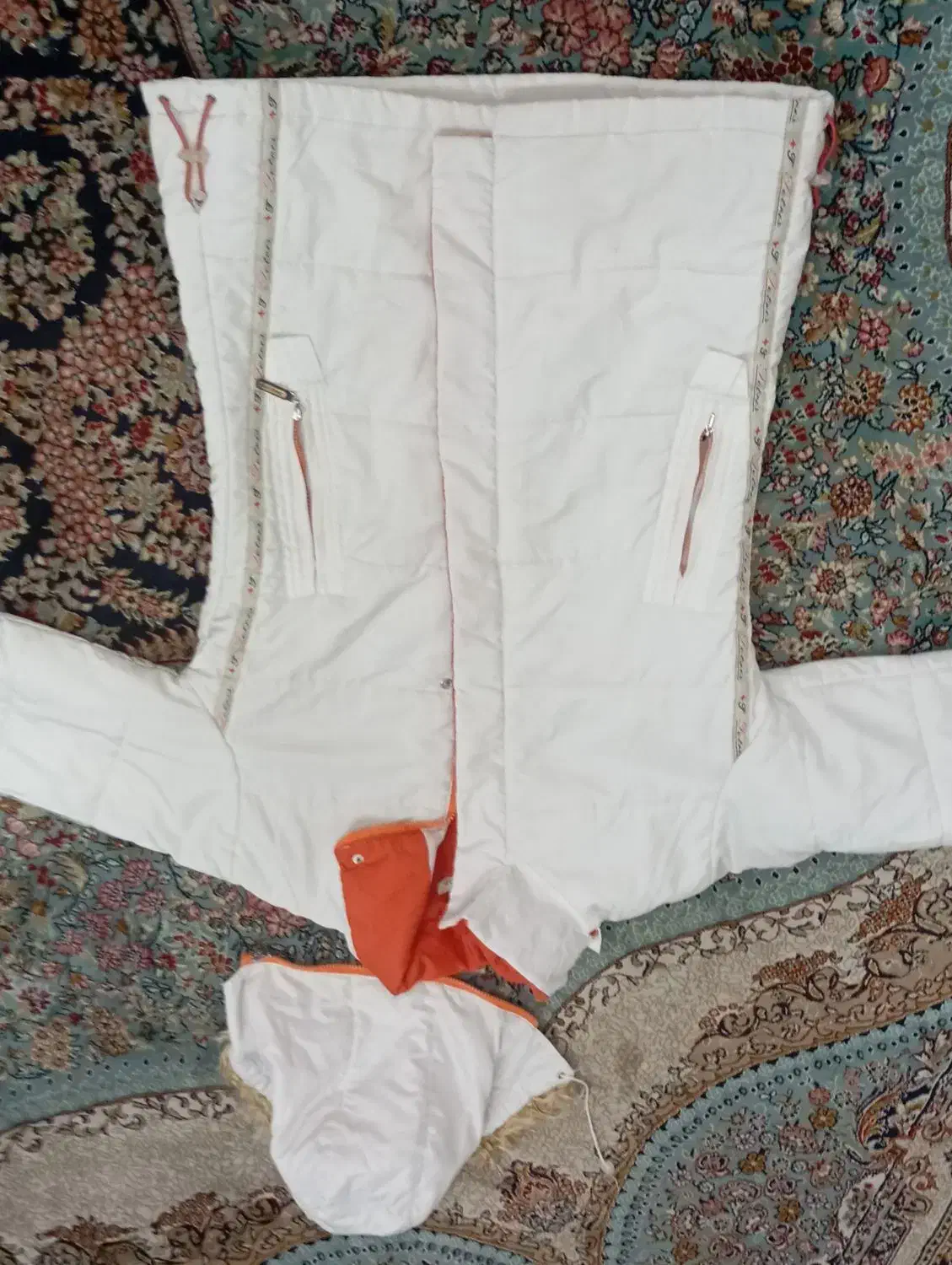 کاپشن|لباس|مشهد, شهرک شهید باهنر|دیوار