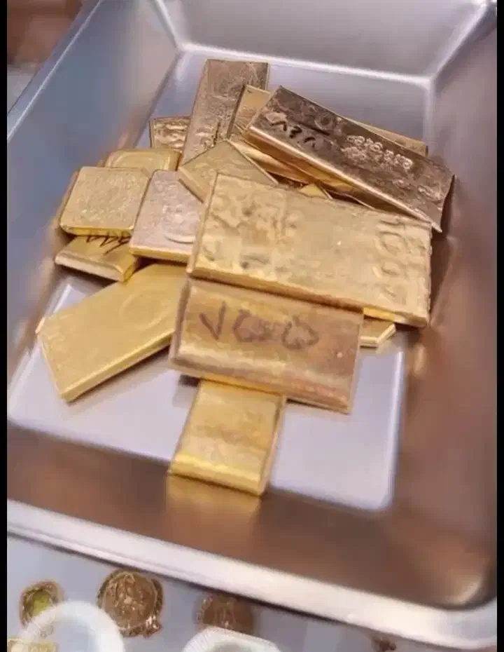 بورس سکه و طلا ی آبشده و انواع شمش های نقره|جواهرات|شاهینشهر, فردوسی|دیوار