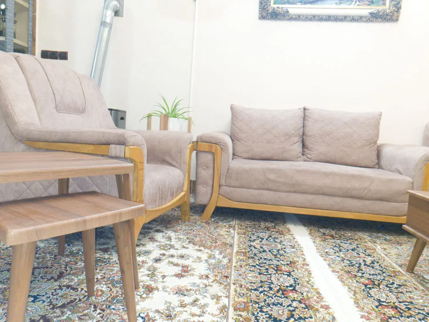 مبل مدل چستر 7نفره بامیزو عسلی|مبلمان خانگی و میز عسلی|بروجرد, |دیوار