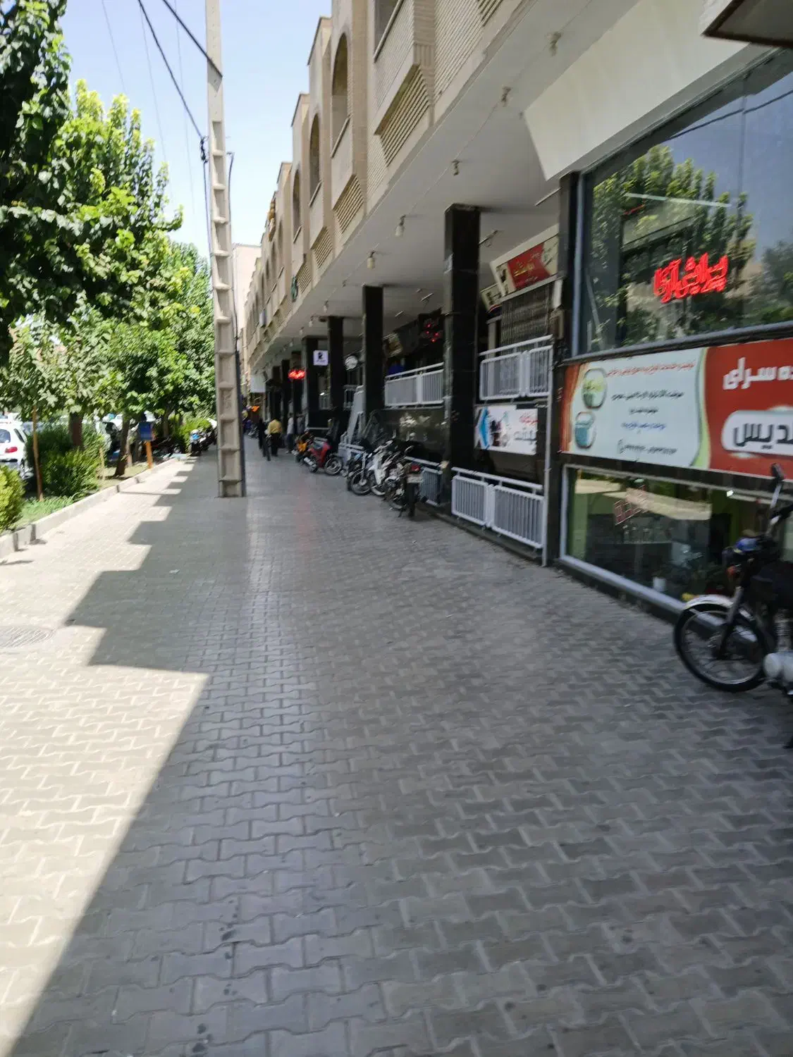 مغازه سی متری بر اصلی|اجارهٔ مغازه و غرفه|اصفهان, خانه اصفهان|دیوار