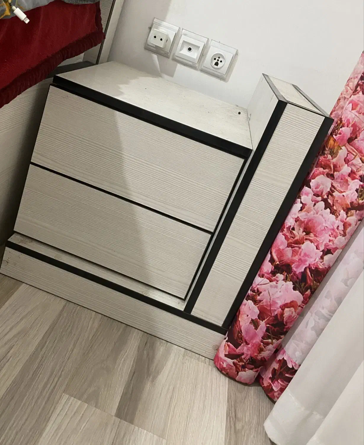 سرویس خواب همراه پاتختی و دراور|تخت و سرویس خواب|لاهیجان, گلستان|دیوار