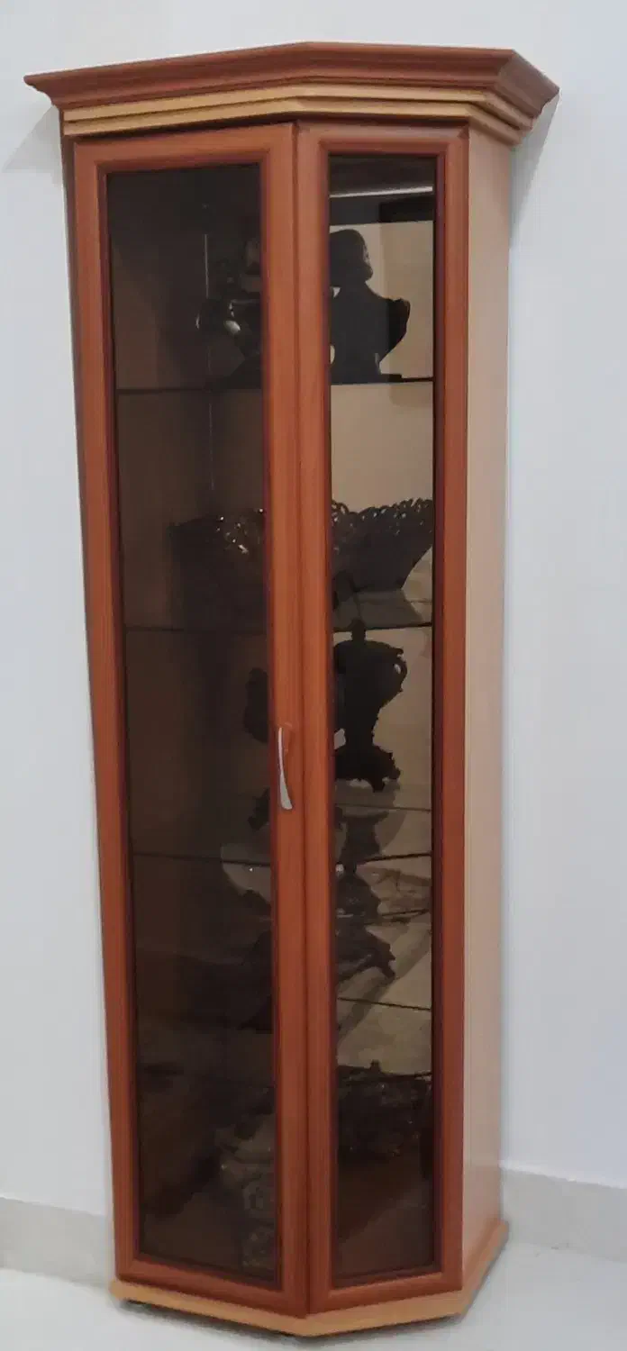 تختخواب وکمد و پاتختی و میز تلویزیون و یک جفت بوفه|تخت و سرویس خواب|دیلم, |دیوار