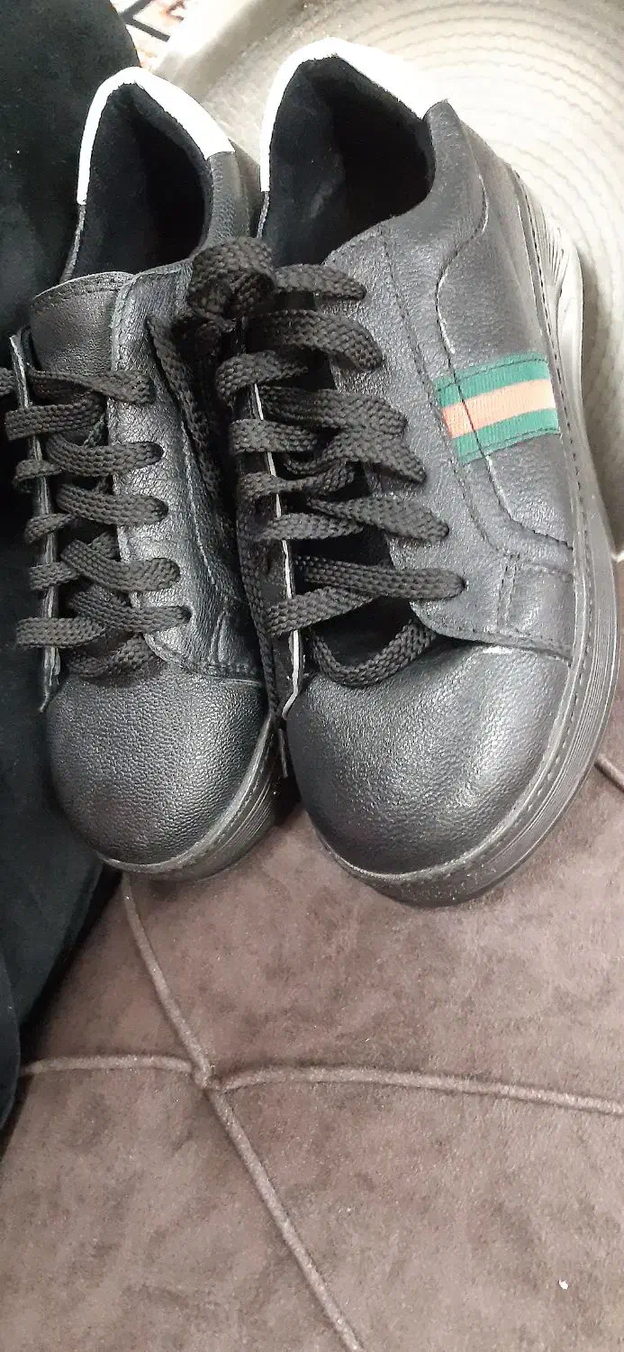 کفش نو چرم|کیف، کفش، کمربند|نیشابور, مازول|دیوار