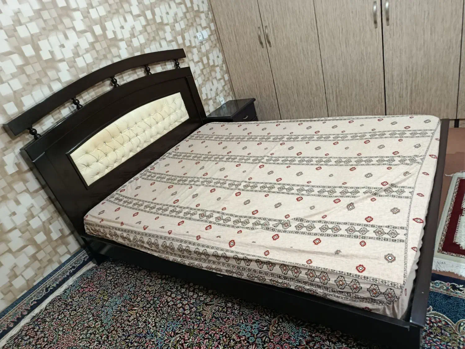 تخت دونفره|تخت و سرویس خواب|اصفهان, بهارستان|دیوار
