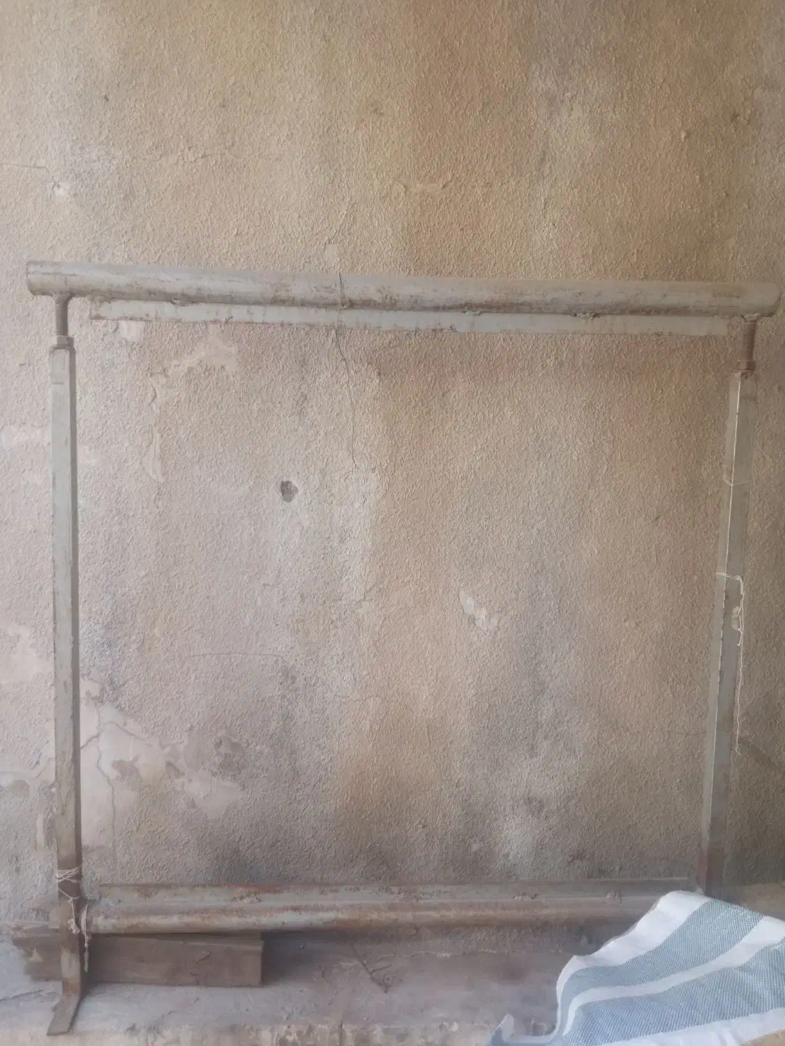 دار قالی|بندرخت و رخت‌آویز|کرمانشاه, |دیوار