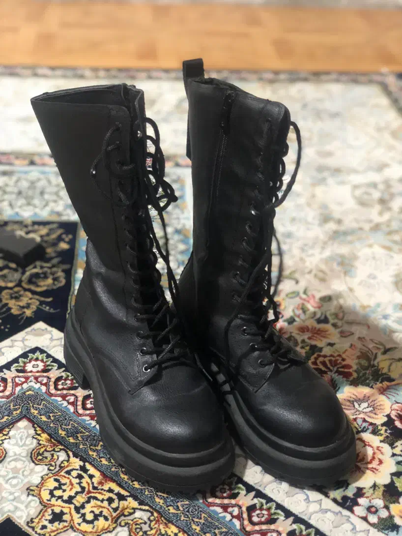 بوت|کیف، کفش، کمربند|شیروان (خراسان), |دیوار