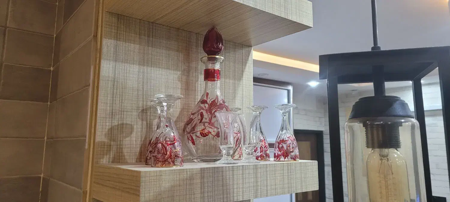 جام|کلکسیون اشیاء عتیقه|اصفهان, رکن الدوله شرقی|دیوار