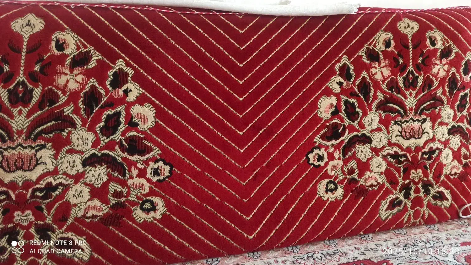 پشتی قرمز|پشتی|محمدشهر, شهرک پیام (مهرالبرز)|دیوار