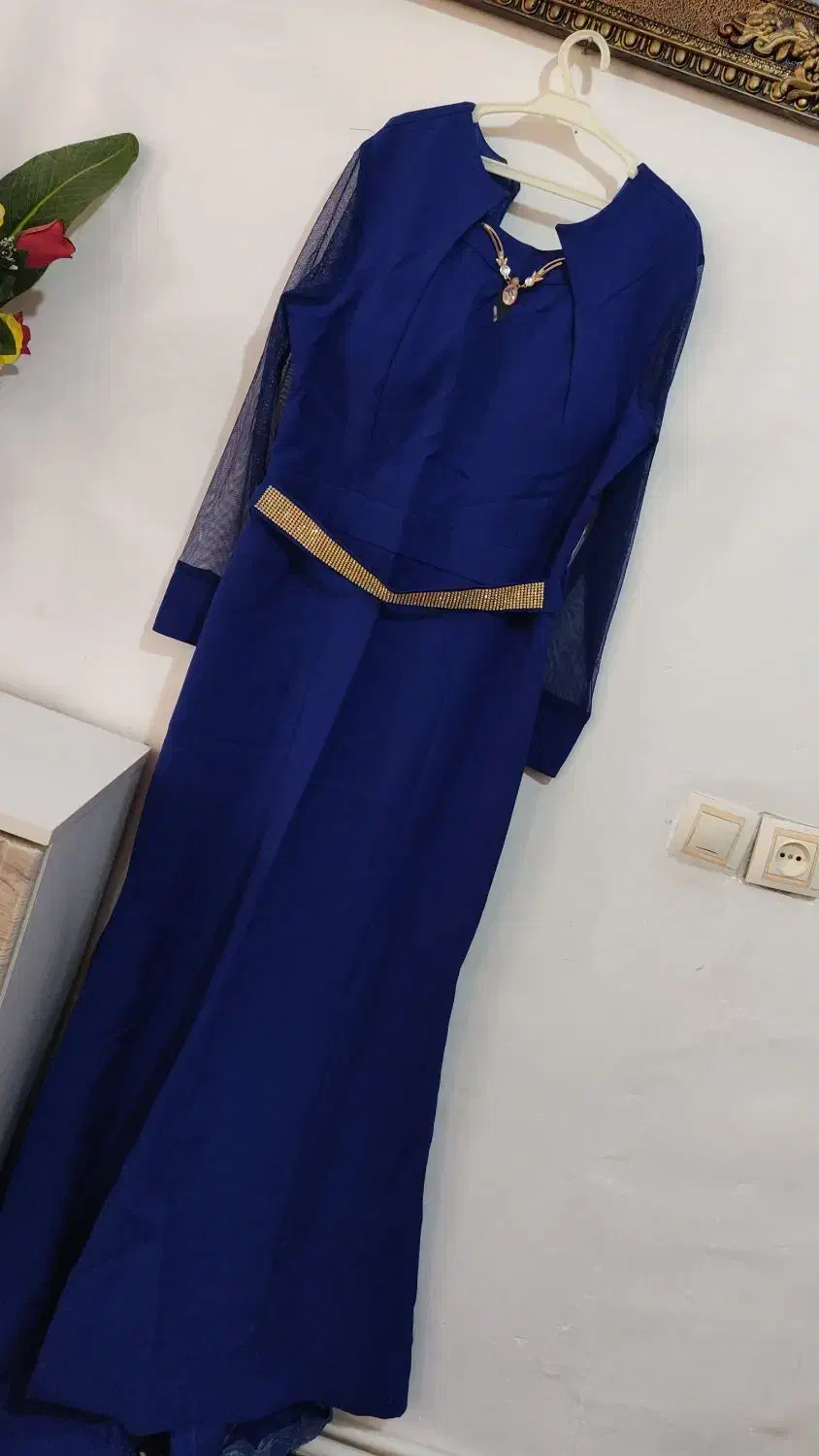 لباس مجلسی|لباس|میانه, |دیوار