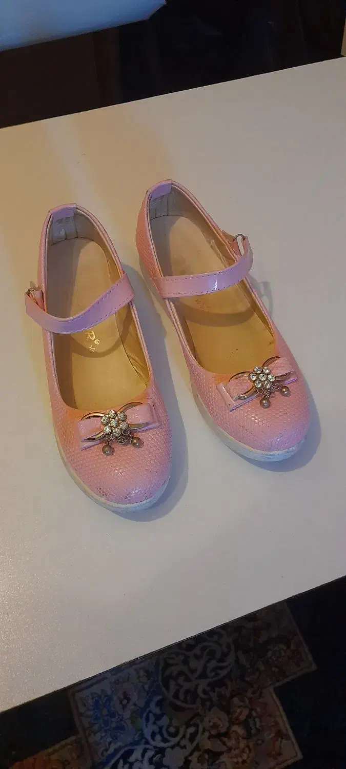 فروش کفش عروسکی دخترانه|کفش و لباس بچه|شیراز, گلشن|دیوار