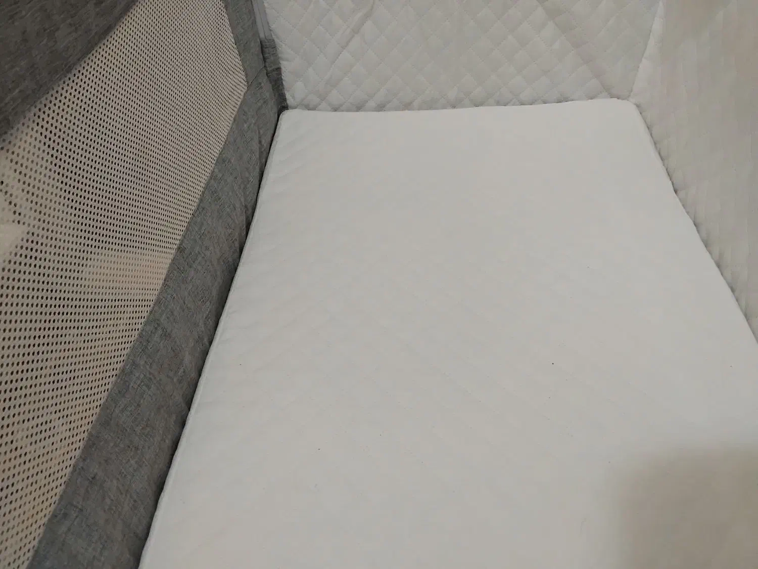 تخت نوزاد کنار مادر|تخت و صندلی بچه|دماوند, گیلاوند|دیوار