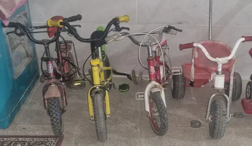 دوتادوچرخه ویکی سه چرخه یکیش فروخته شود زرشکی|دوچرخه، اسکیت، اسکوتر|ورامین, خیر آباد|دیوار
