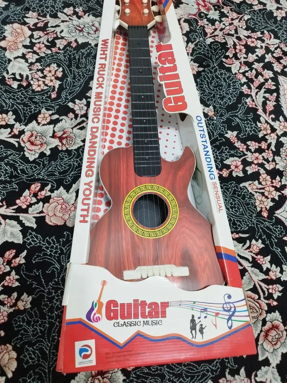 گیتار و کیسه بوکس  سالم و تمیز اصلا استفاده نشده|گیتار، بیس، امپلیفایر|لاهیجان, حاجی آباد|دیوار