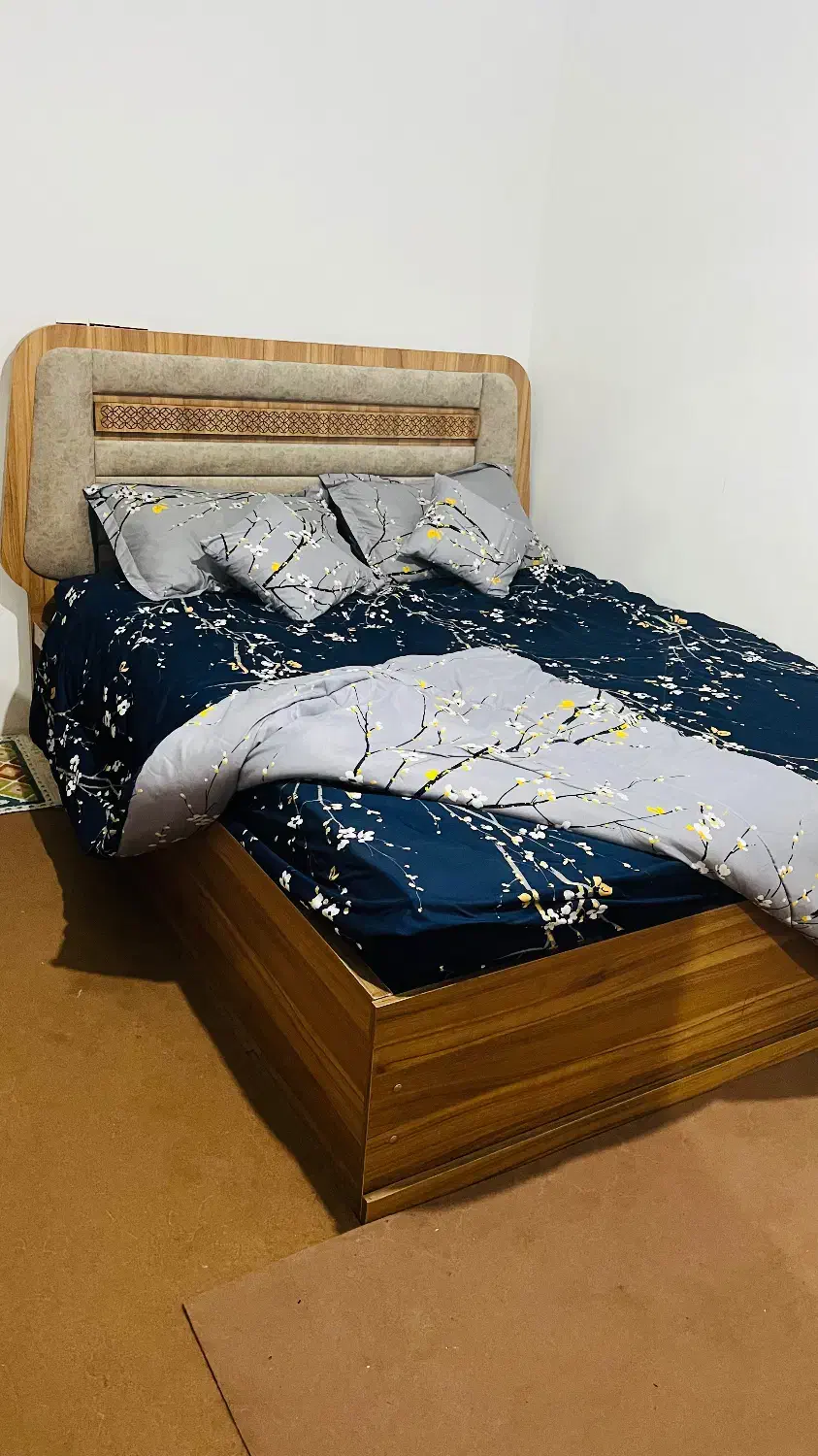 تخت و پاتختی ومیزارایش وصندلی|تخت و سرویس خواب|کلاله, |دیوار