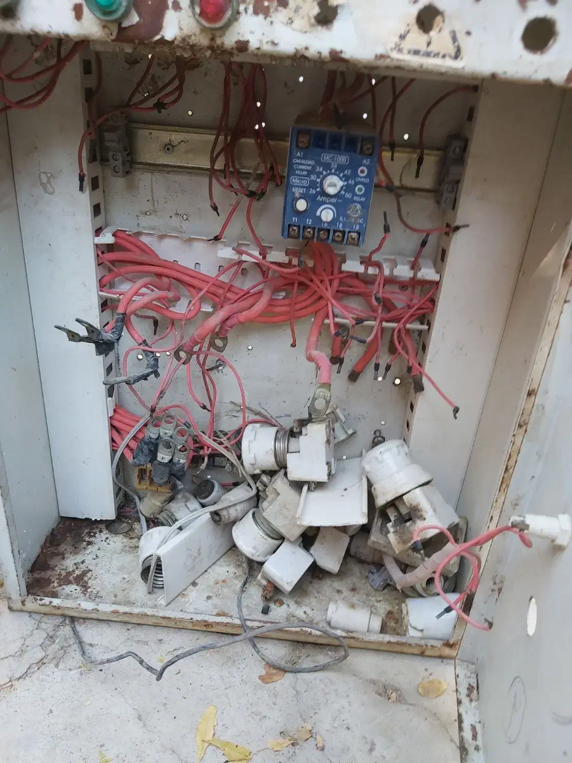 سه عدد تابلو برق و کفکش و ریسه رنگی|عمدهفروشی|نجفآباد, گلدشت|دیوار