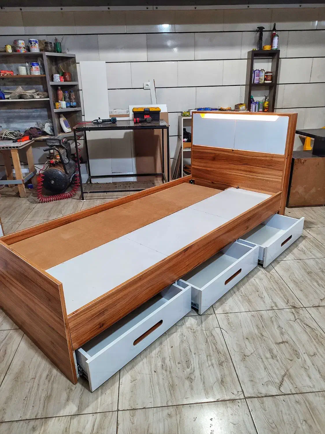 تخت بزرگسال سه کشو|تخت و سرویس خواب|خرمآباد, |دیوار