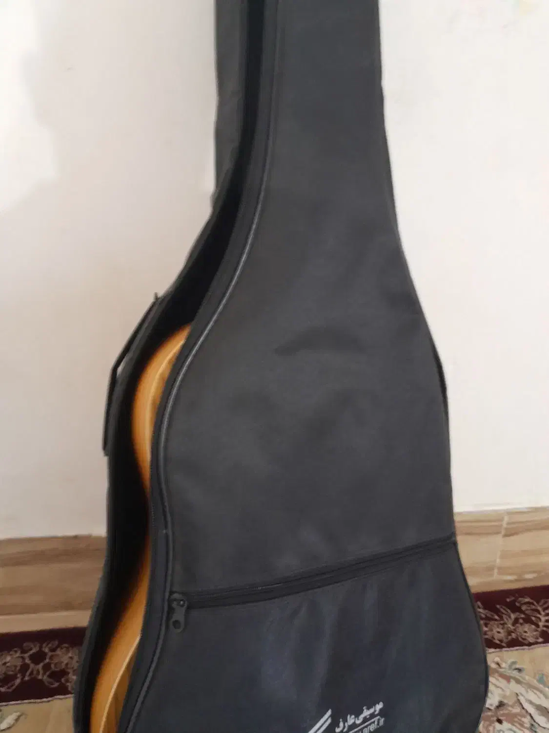 گیتار با کیف|گیتار، بیس، امپلیفایر|بروجرد, |دیوار