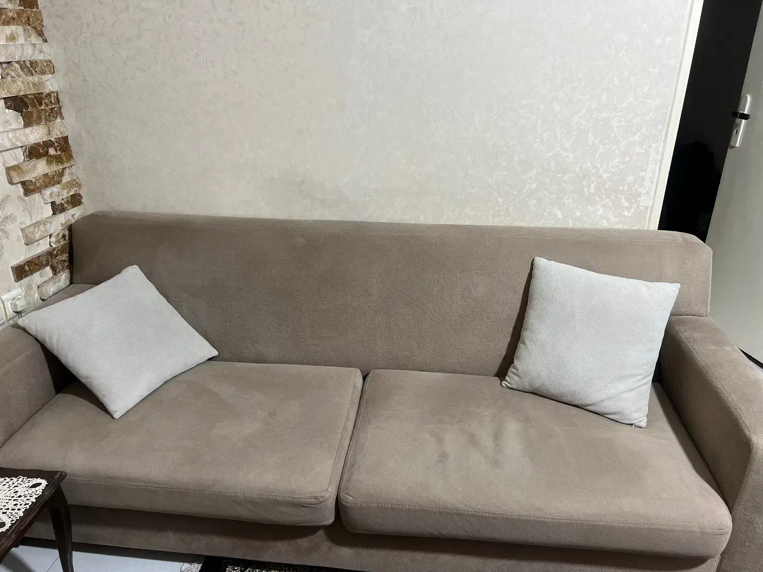 مبل راحتی|مبلمان خانگی و میز عسلی|اندیشه, اندیشه فاز ۱|دیوار