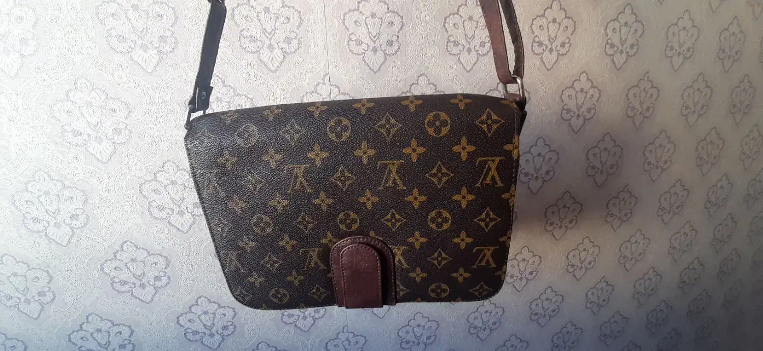 کیف مدل ال وی جادار|کیف، کفش، کمربند|پرند, فاز ۳|دیوار